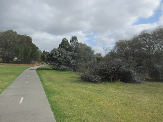 Outer Circle Linear Park Dog Off Leash Area (Willsmere Road to Spruzen Avenue) photo